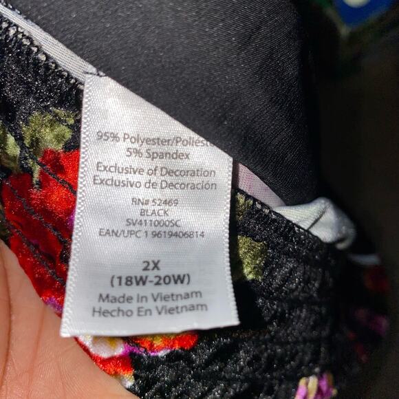 Sofia Intimates by Sofia Vergara Floral Print Pajama Set Black 2X (18W-20W) NWTs - Picture 2 of 5